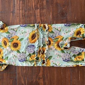 Posh peanut sunflower romper! Worn once. Excellent condition! Size 12-18 months!